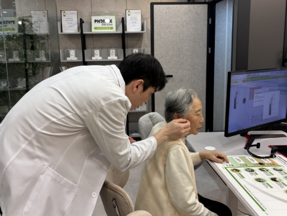 음성증폭기와 보청기 차이점 난청이 있을 때 아무거나 사용하면 안 되는 이유