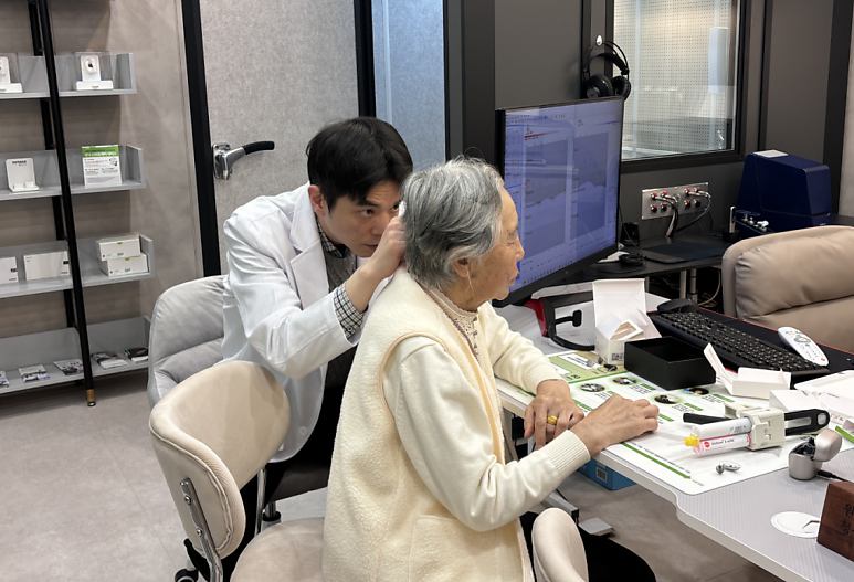 청각 전문가가 멀티샵이 아닌 포낙보청기 전문센터를 선택한 이유
