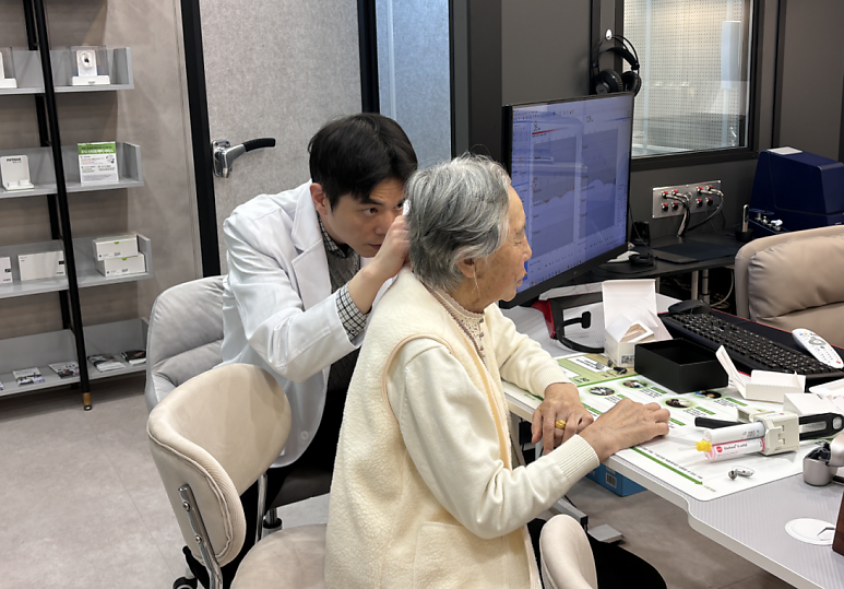 안 들리면 피곤한 이유? 만성피로가 난청 때문일까? 보청기로 덜 피곤하게 가능할까?